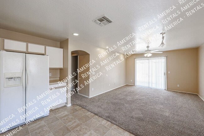 Building Photo - 12122 W Bloomfield Rd