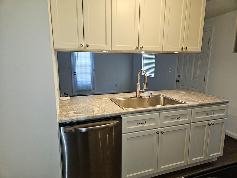 Kitchen - 7675 Pomeranian Dr