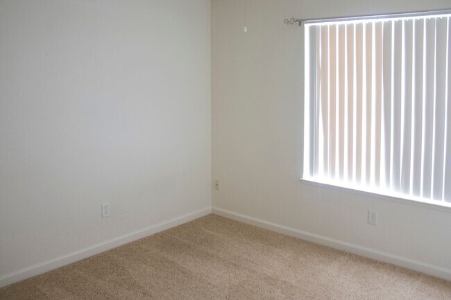Building Photo - 3 bed 2 bath in Cimarron Wingfield Springs