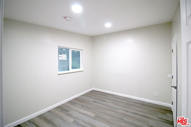 Building Photo - 9717 Tujunga Canyon Blvd