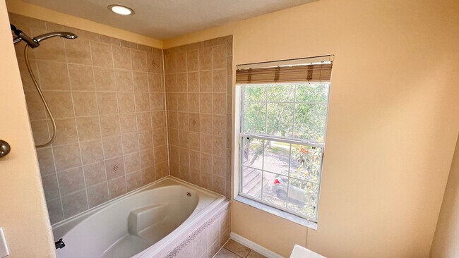 Building Photo - Available May 13th! Gorgeous 2/2 Town Home...