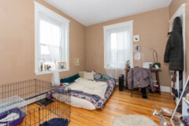 Building Photo - 5 Bed 2 Bath - Allston - 9/1