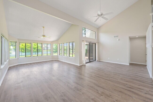 Building Photo - 1219 Oakmont Dr