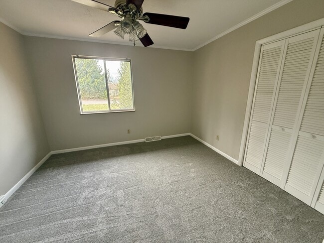 Building Photo - 928 Roderick Rd