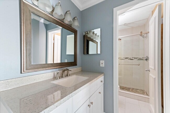 Building Photo - 3757 Cocoplum Cir