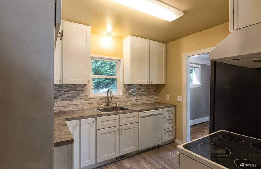 Building Photo - 1111 N 76th St