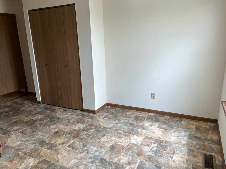 Building Photo - 2489 Falcons Way