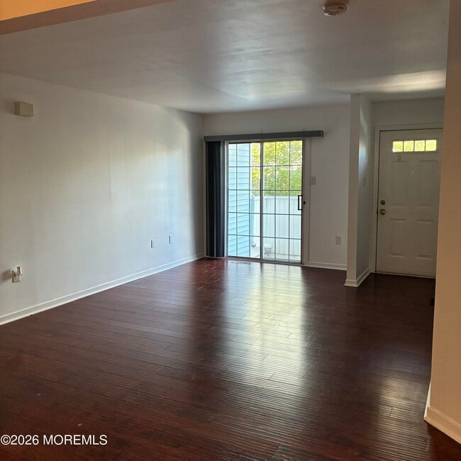 Building Photo - 310 Heather Croft