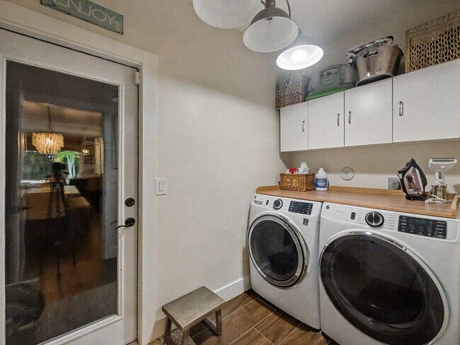 Building Photo - 8121 SE Orchard Terrace