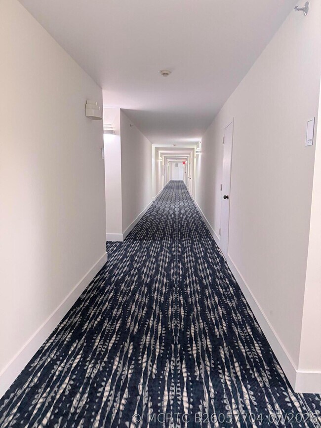 Building Photo - 540 Brickell Key Dr