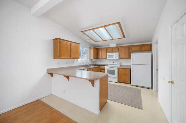 Building Photo - Large 3/2 Home in 55 & Older Community