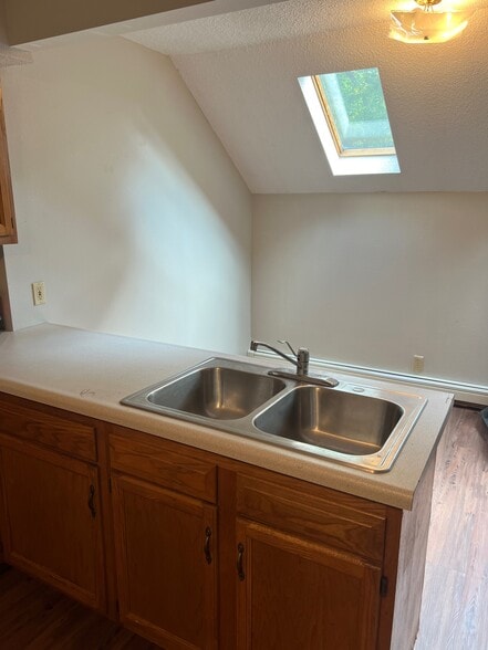 Building Photo - 120 Locust St