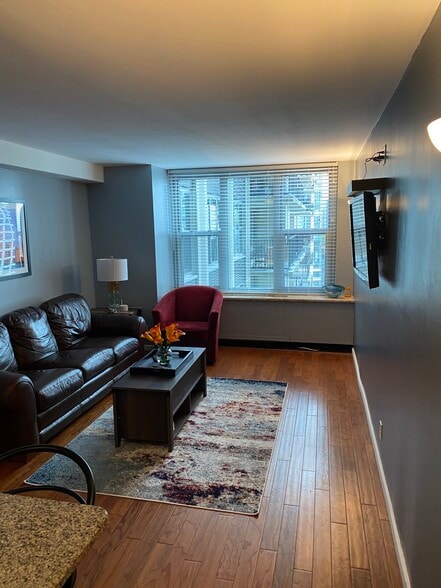 Building Photo - 400 E Randolph St