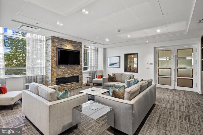 Building Photo - 100 Harborview Dr