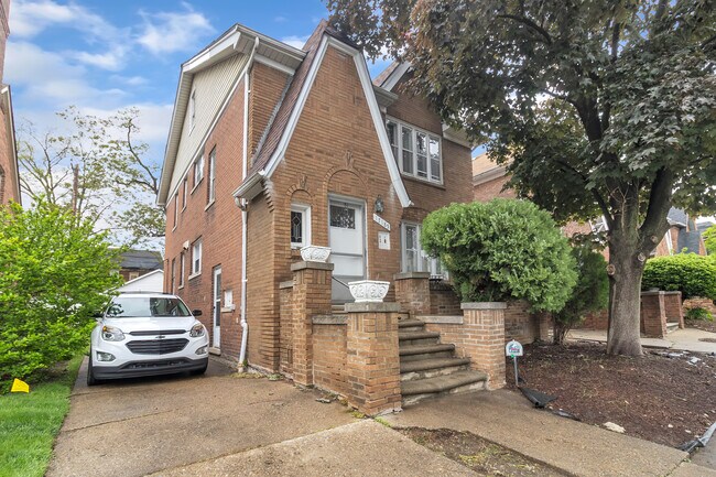 Building Photo - 17185 Quincy St