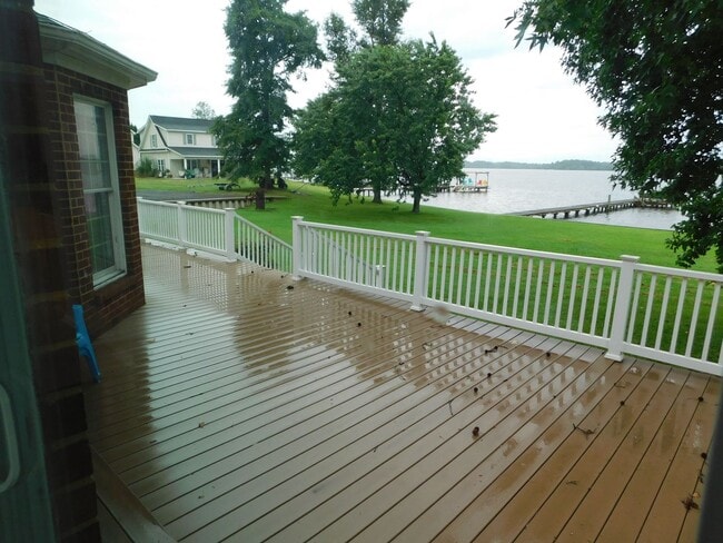 Building Photo - Waterfront Home In Perquimans County
