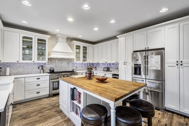 Building Photo - 2157 Maples Pl