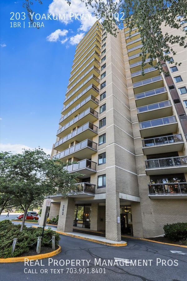 Primary Photo - 203 Yoakum Pkwy