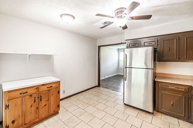 Building Photo - 127 B Susan Dr