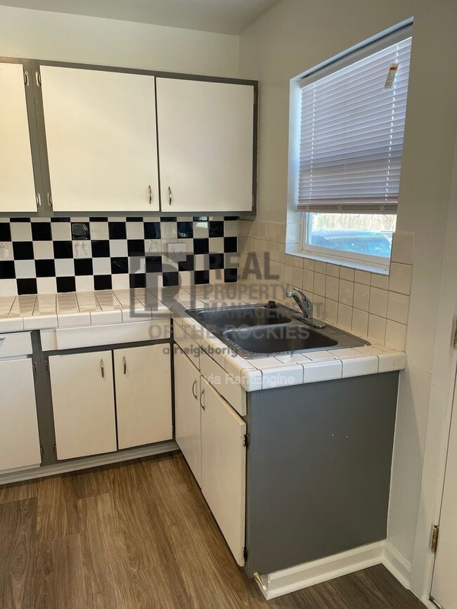 Building Photo - 833 30th Ave Ct