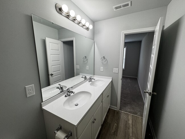 Building Photo - 177 Buckhorn Ave