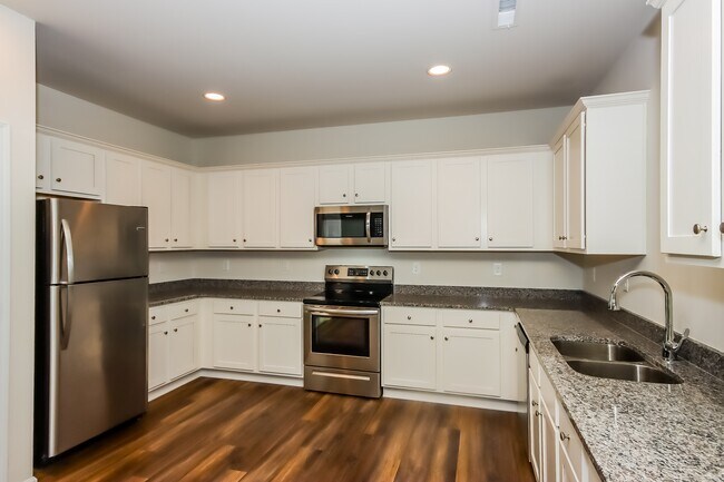 Building Photo - 176 Nottingham Rd