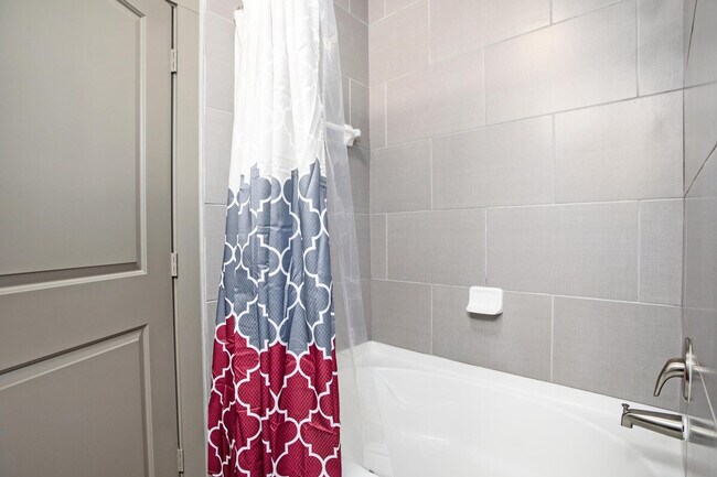 Building Photo - 1905 Canterbury St