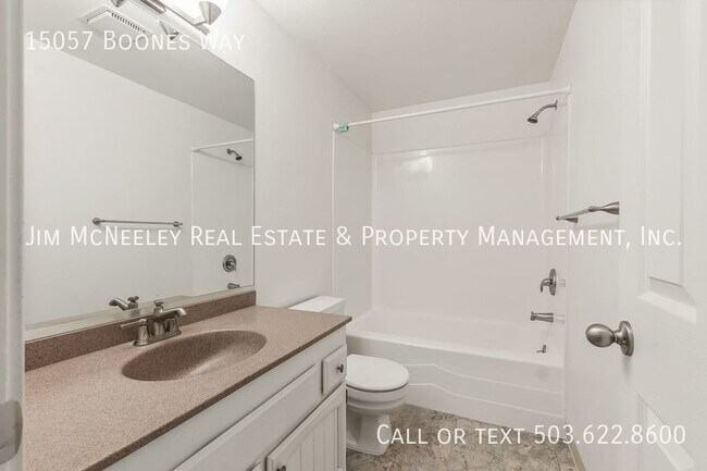 Building Photo - Great quiet L.O. Location!  3 bed/ 2 bath ...