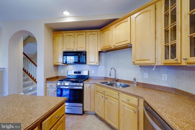 Building Photo - 303 Inspiration Ln