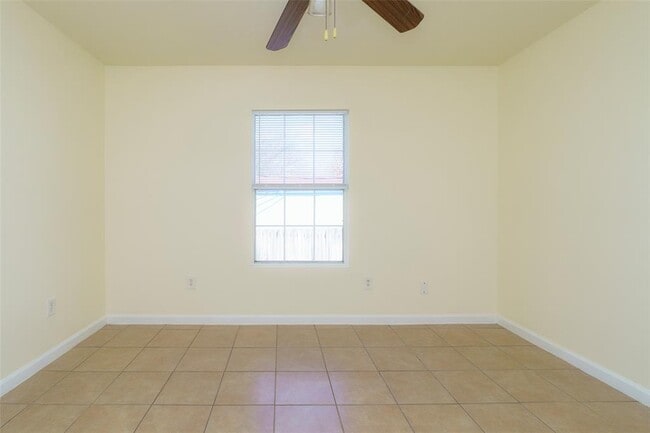 Building Photo - 505 E Applegate Dr