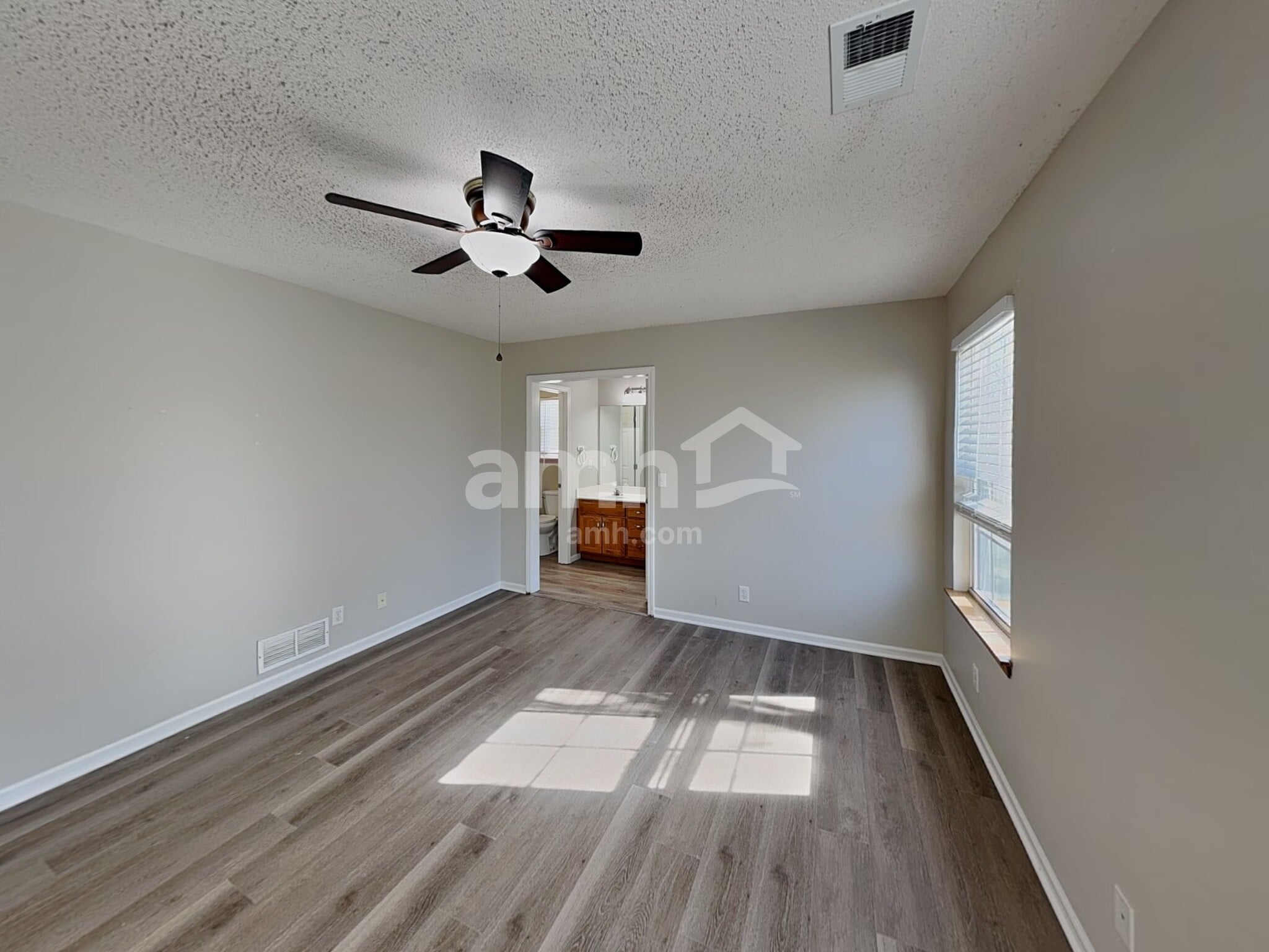 Building Photo - 1015 Bristol Dr