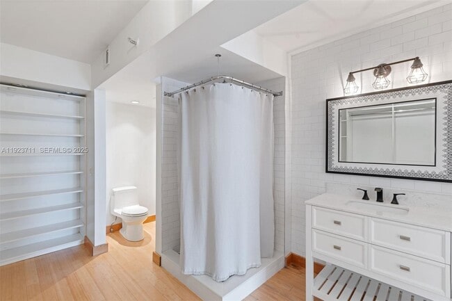 Building Photo - 2501 Brickell Ave