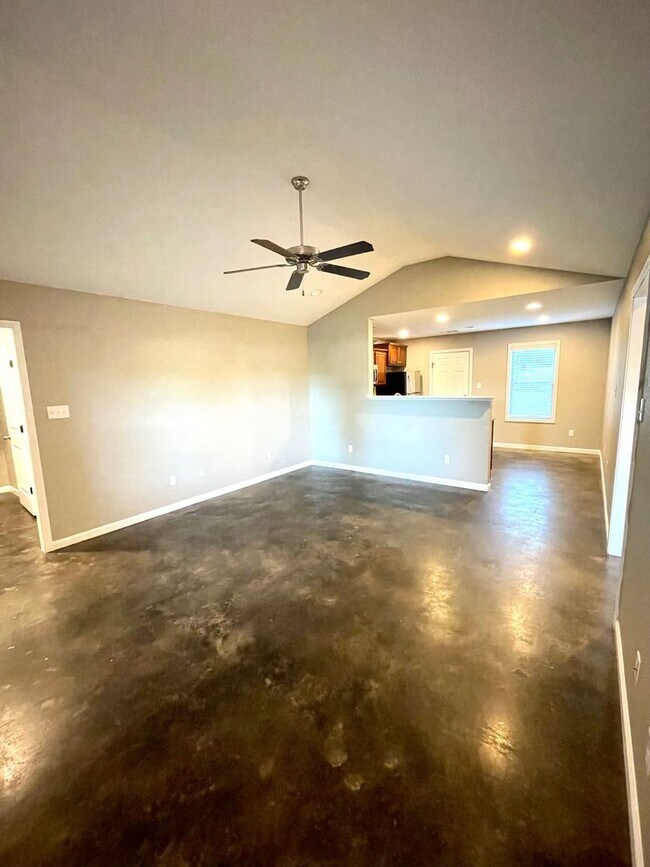 Building Photo - 3 Bedroom / 2 Bath In Pocahontas