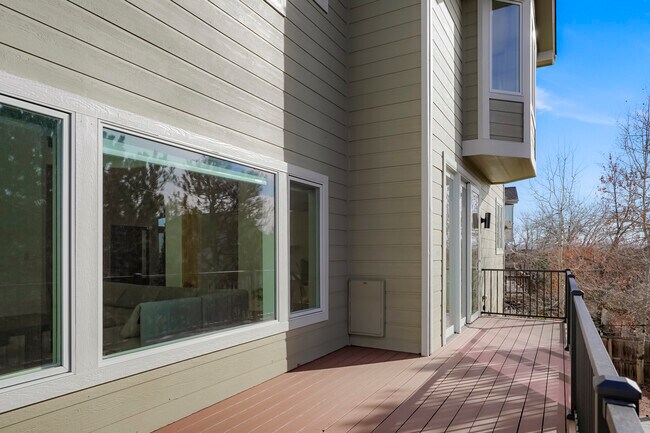 Building Photo - Robb Way