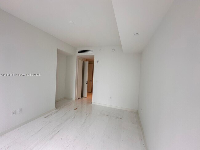 Building Photo - 300 Biscayne Blvd Way