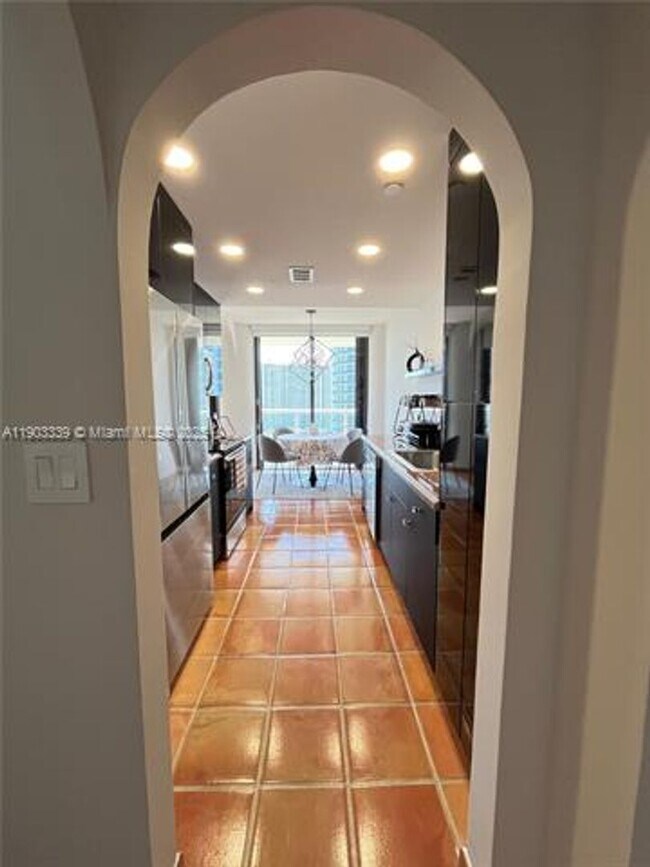 Building Photo - 4000 Island Blvd