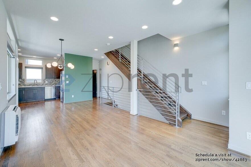 Building Photo - 3835 Gilman Ave W