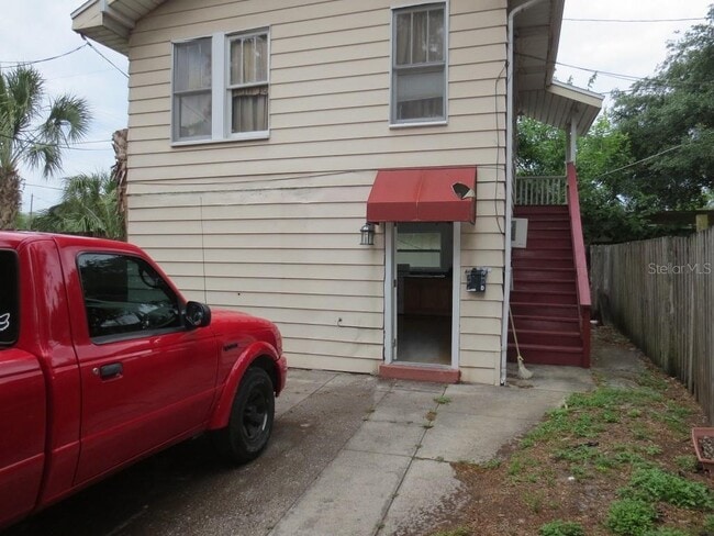 Primary Photo - 6004 N Suwanee Ave