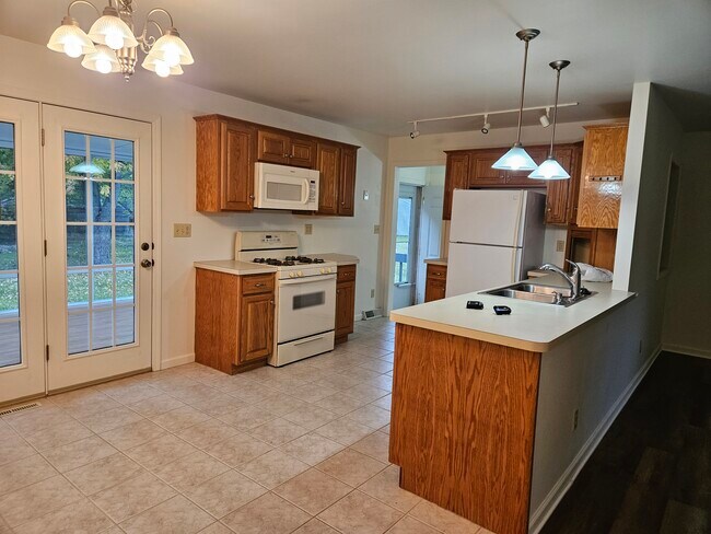 Building Photo - 8127 Anderson Ave NE