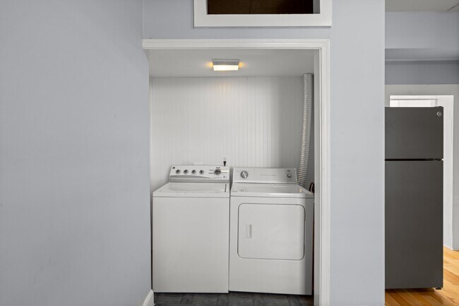 Building Photo - 112 W Mulberry St