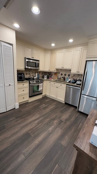 Building Photo - 3620 W Bell Dr