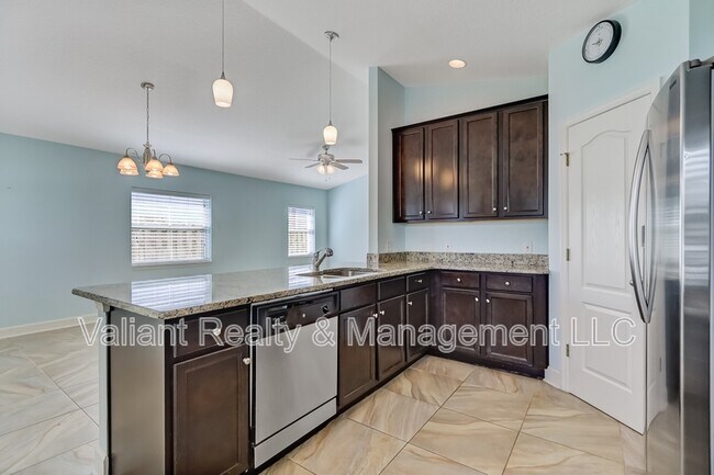 Building Photo - 2110 3rd St