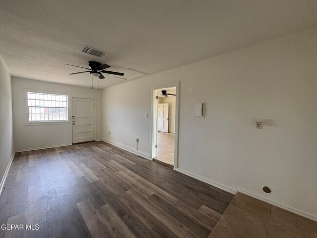 Building Photo - 4900 Debeers Dr