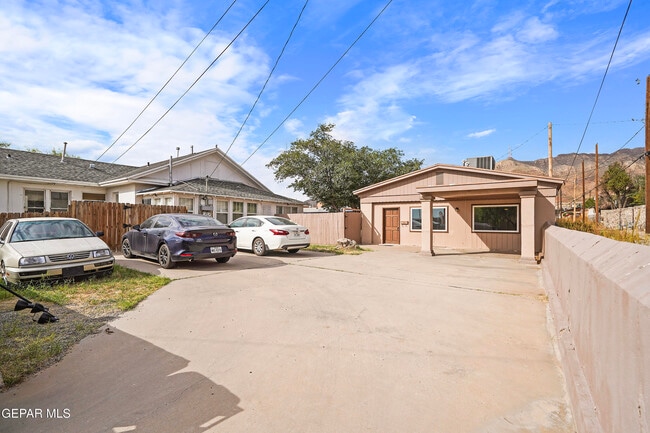 Building Photo - 3225 Fort Blvd