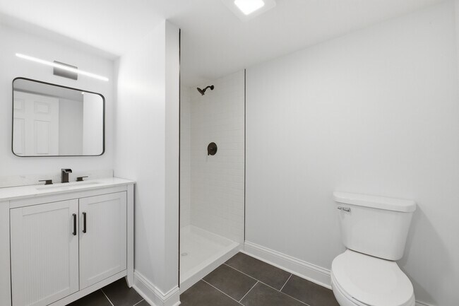 Building Photo - 142 W 103rd Pl