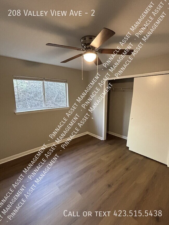 Building Photo - 208 Valley View Ave