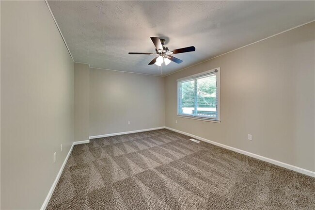 Building Photo - 4 Oak Landing Trail S