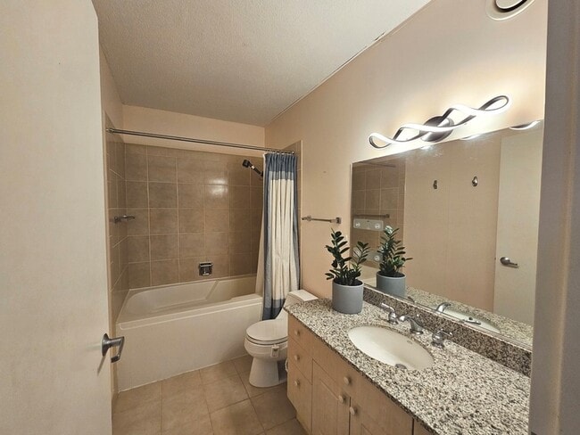 Building Photo - 512 N McClurg Ct