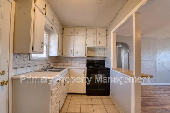 Building Photo - 4600 N Hamilton Dr