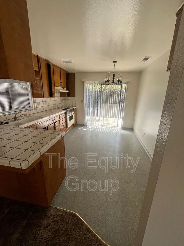 Building Photo - 4605 W Cypress Ave
